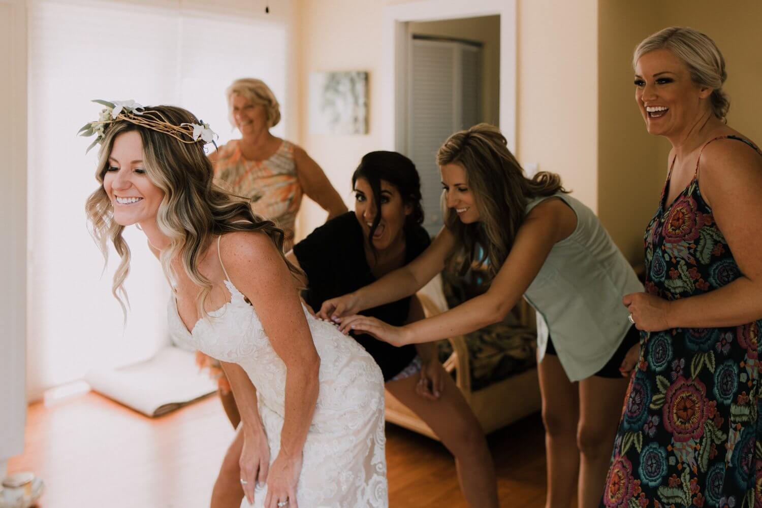 A bride getting ready with her bridesmaids in Key West, captured by Kristina & Forrest, an experienced Fort Zachary Taylor wedding photographer.