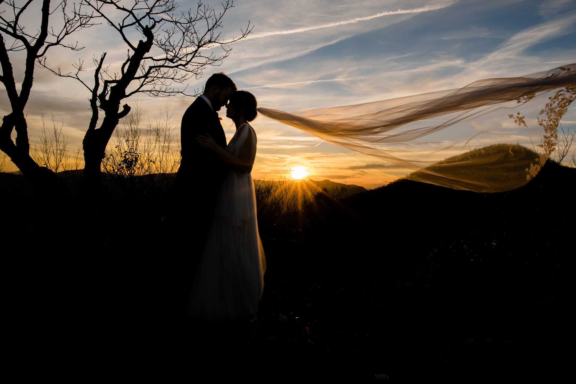 bride and groom kissing at sunset at the twickenham house